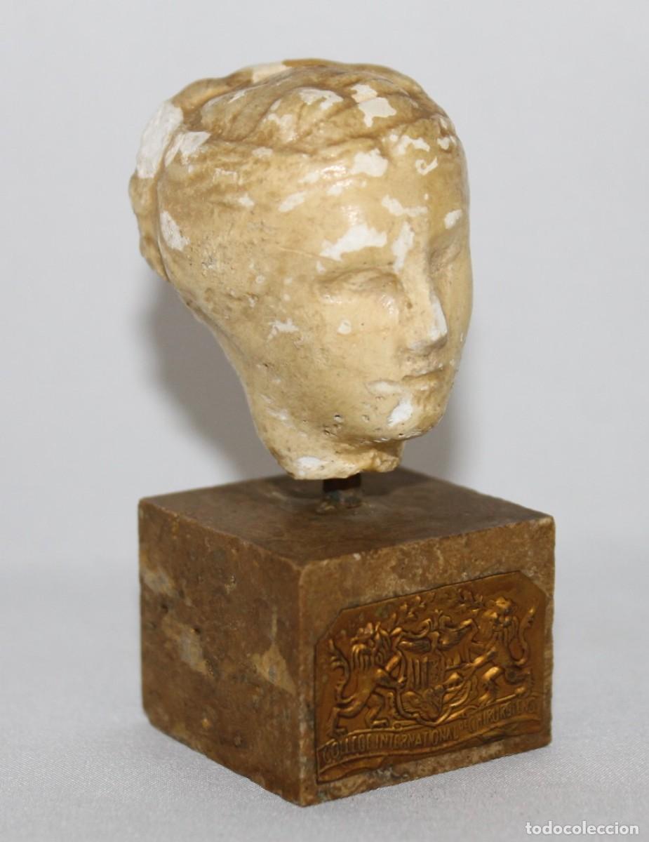 Arte: Busto griego en estuco. XX biennal congress. Atenas 1976