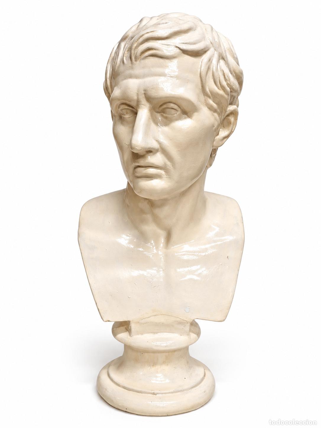 Arte: Busto Estilo Romano (Julio C&eacute;sar/Meandro) - Escultura en Escayola Esmaltada - Altura 65 cm