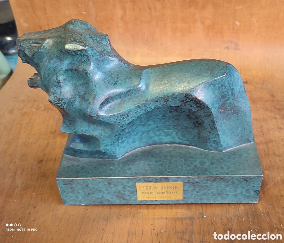 Art: Escultura con forma de le&oacute;n en estuco o resina. Forum Agentes Peugeot Talbot Espa&ntilde;a.