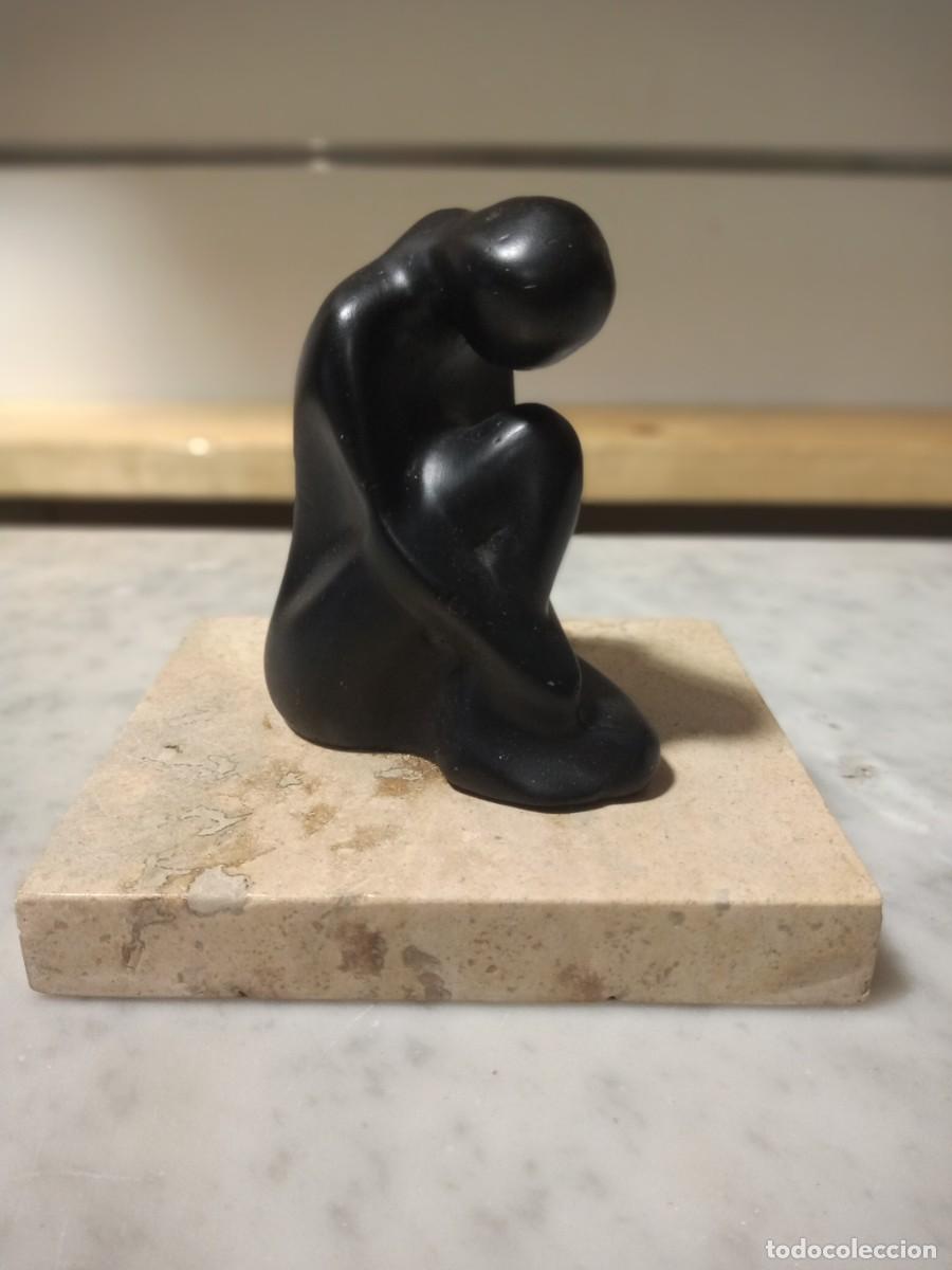 Arte: ESCULTURA ABSTRACTA FIGURA RECOGIDA ARTE MODERNO