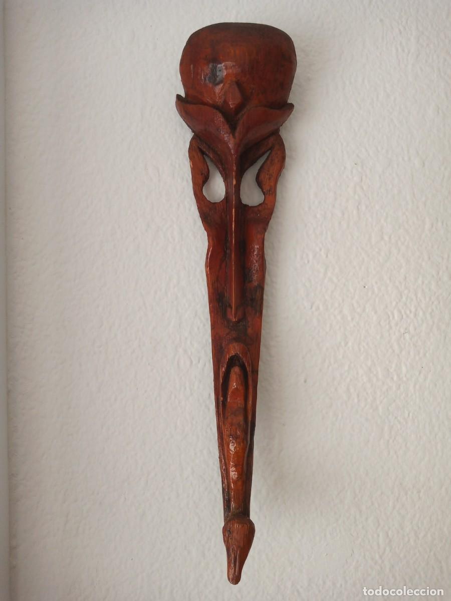 Arte: MASCARA TRIBAL TALLADA EN PENCA DE PALMERA