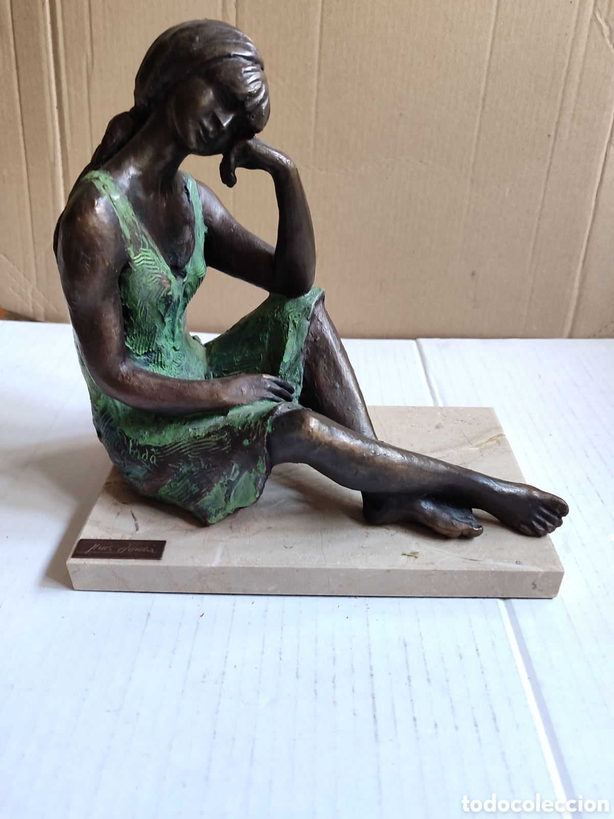 Arte: Escultura Llu&iacute;s Jorda mujer pensativa