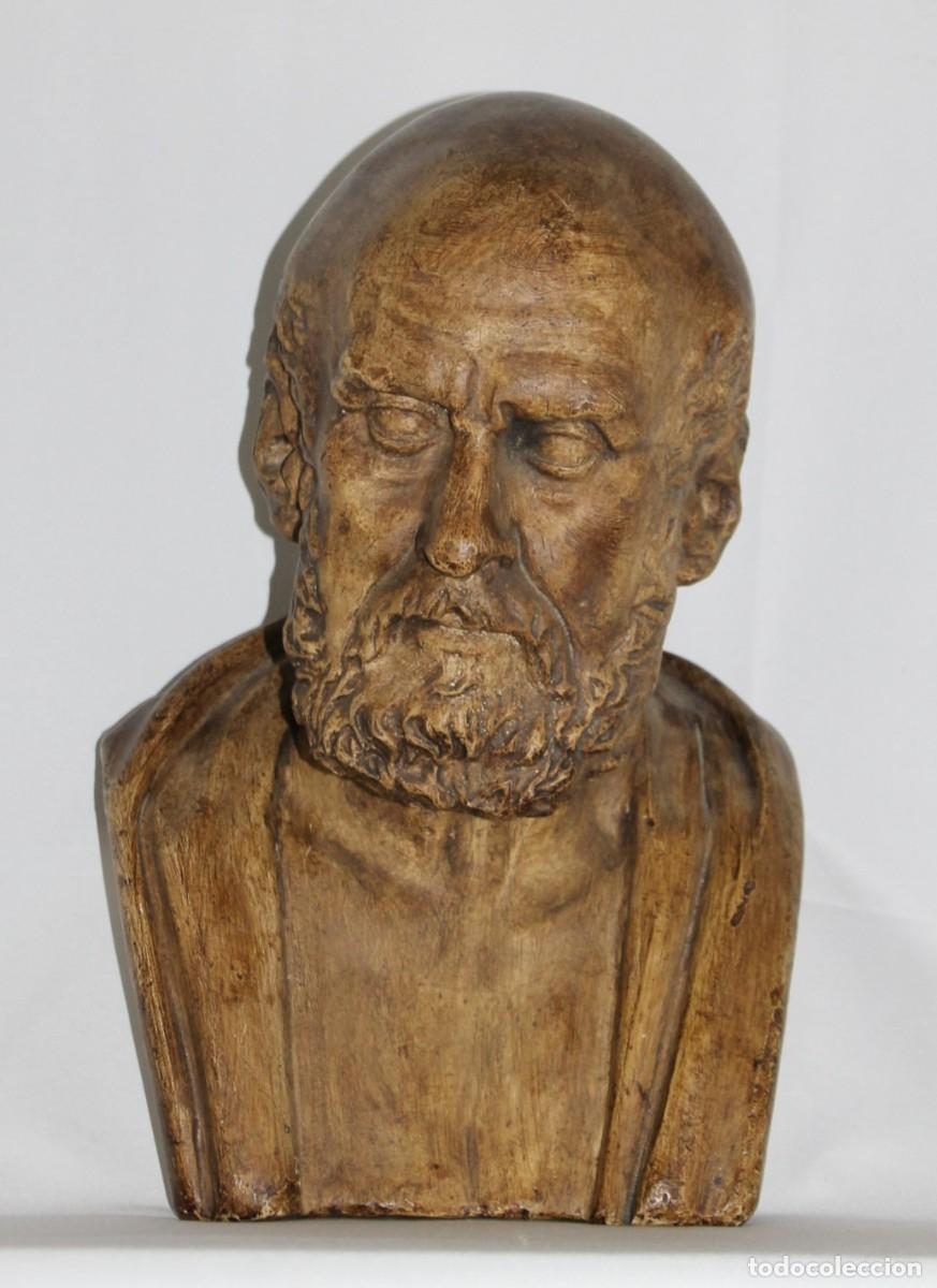 Arte: Busto de Hip&oacute;crates en estuco patinado. Escultura cl&aacute;sica. 39 cm