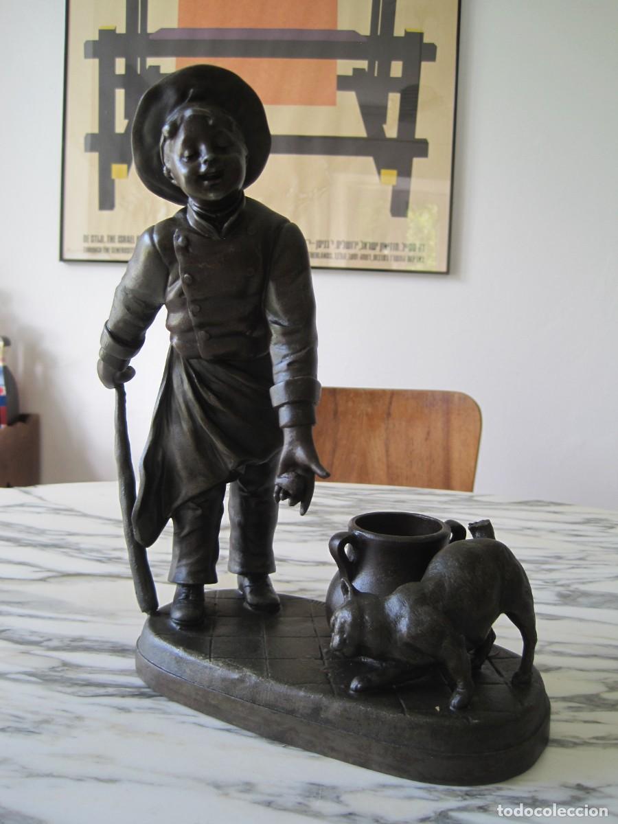 Arte: ESCULTURA DE CALAMINA - G&Eacute;O MAXIM - COCINERO ATRAPANDO GATO - FRANCIA - A&Ntilde;OS 20-30
