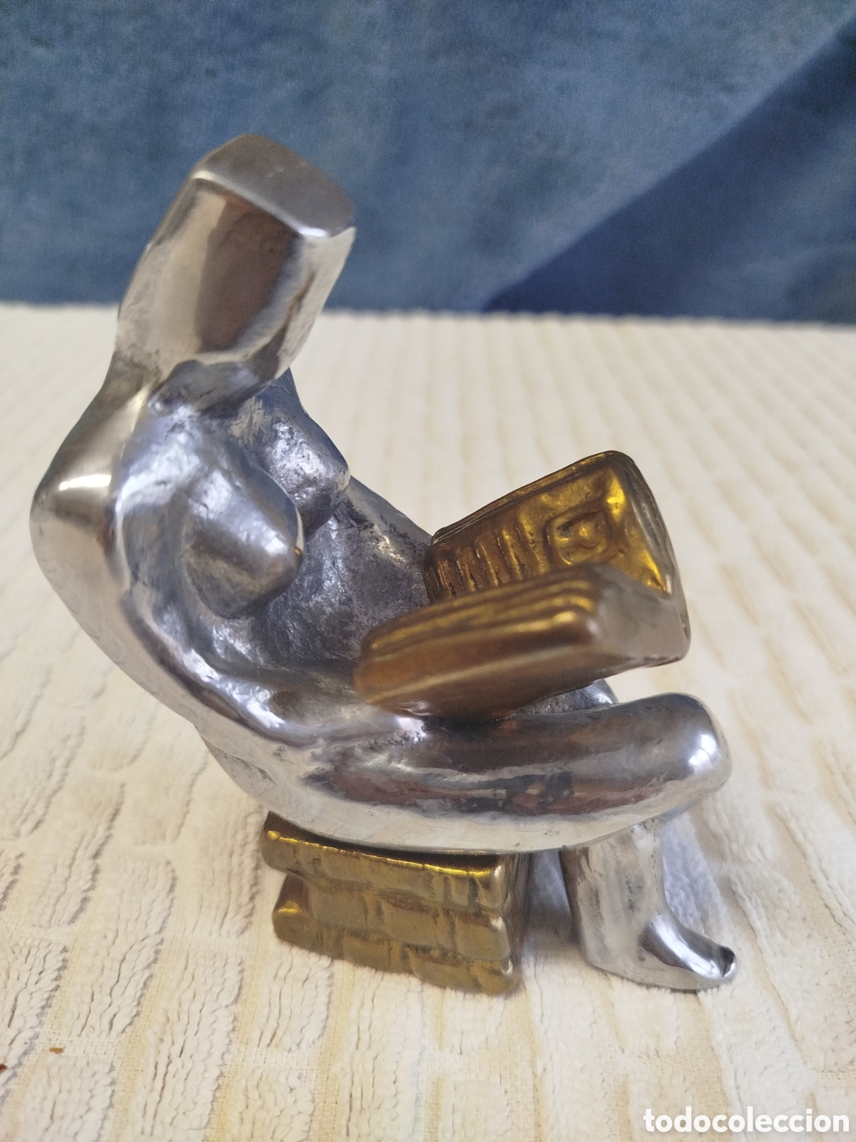 Arte: Escultura de bronce y aluminio &rdquo;el lector&rdquo; de David Marshall - Foto 3