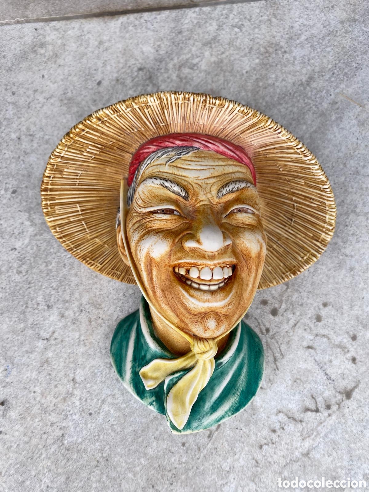 Arte: Busto de pared Coolie o trabajador asi&aacute;tico estilo Bossons en pasta de tiza. Inglaterra 1964.