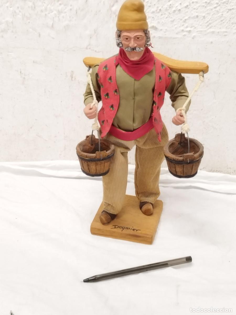 Art: Antigua Antiguo Sant&oacute;n de Provenza 30cm - Portador de Agua (Porteur d'eau) - Firmado Deymier.