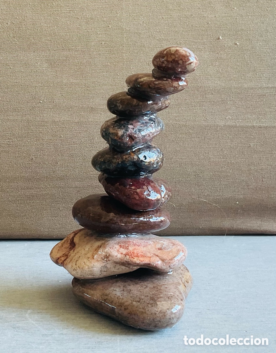 Arte: La memoria del mar Mediterr&aacute;neo 1. Escultura en piedra natural de la playa.