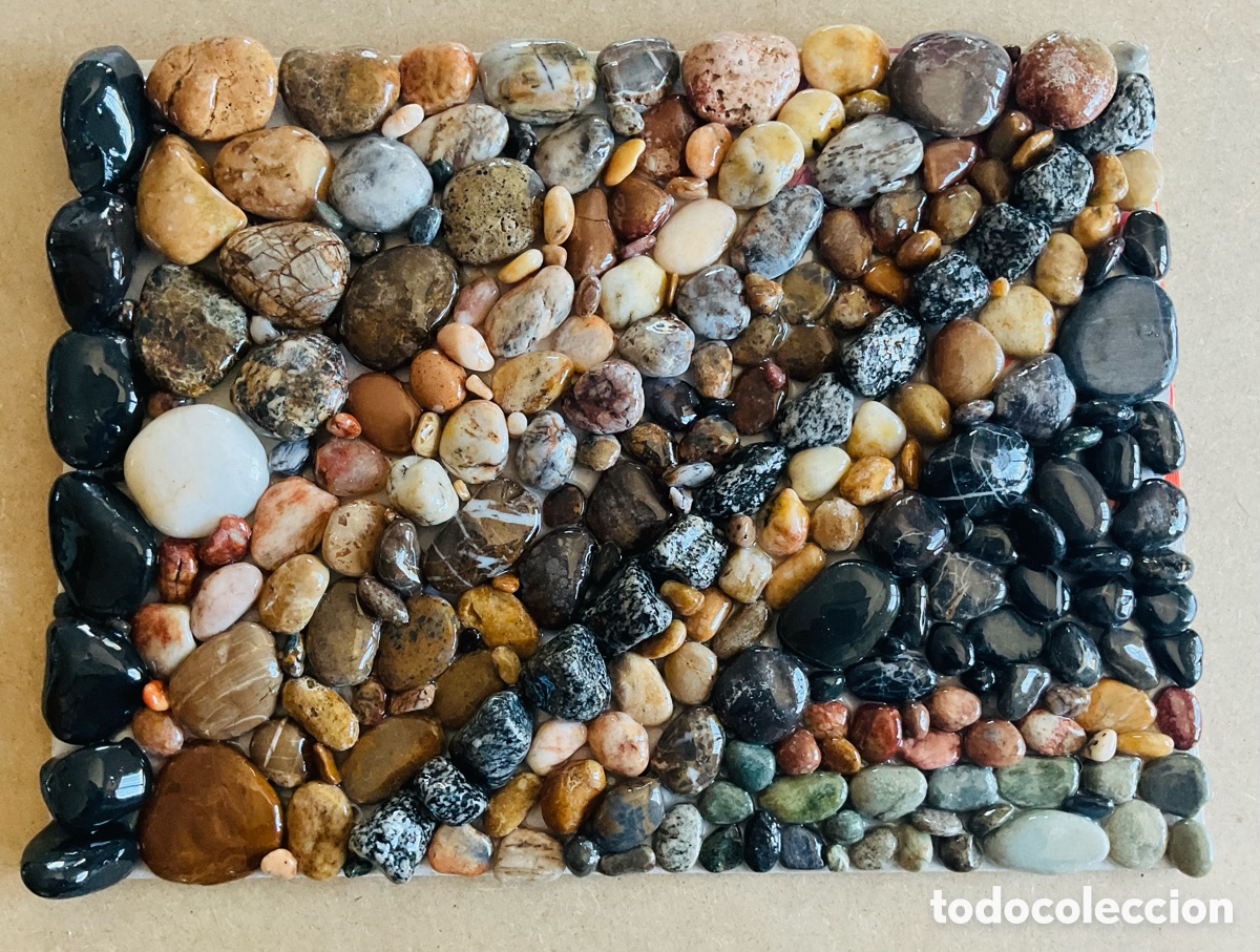Arte: Orillas del mar 3. Cuadro-escultura con piedras naturales de la playa.