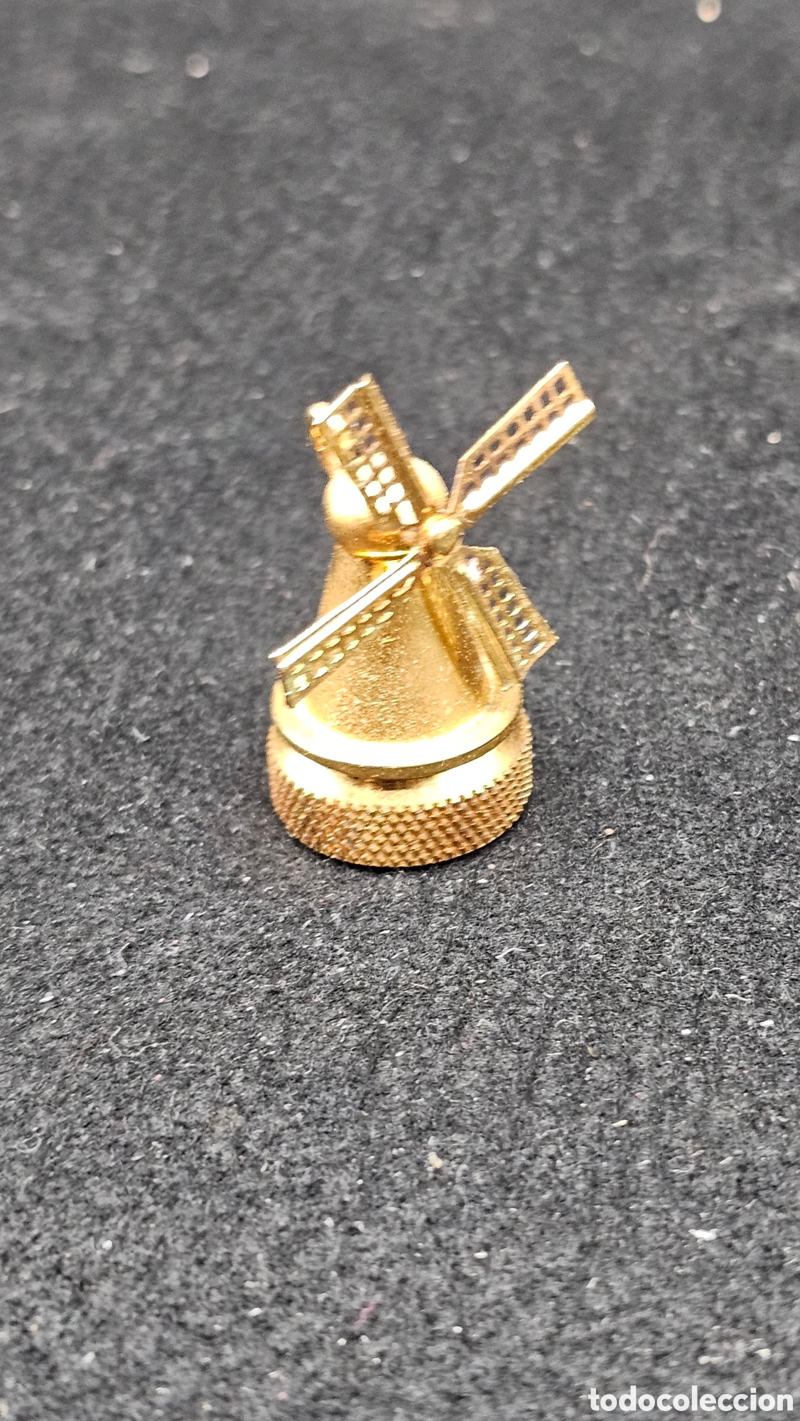 Kunst: Molino miniatura de lat&oacute;n