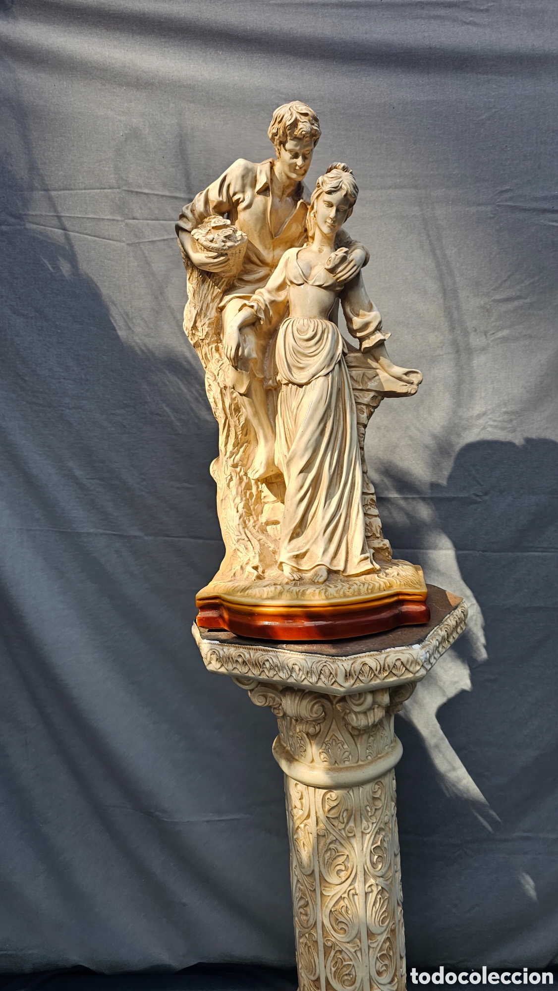 Arte: Columna con escultura - Foto 2