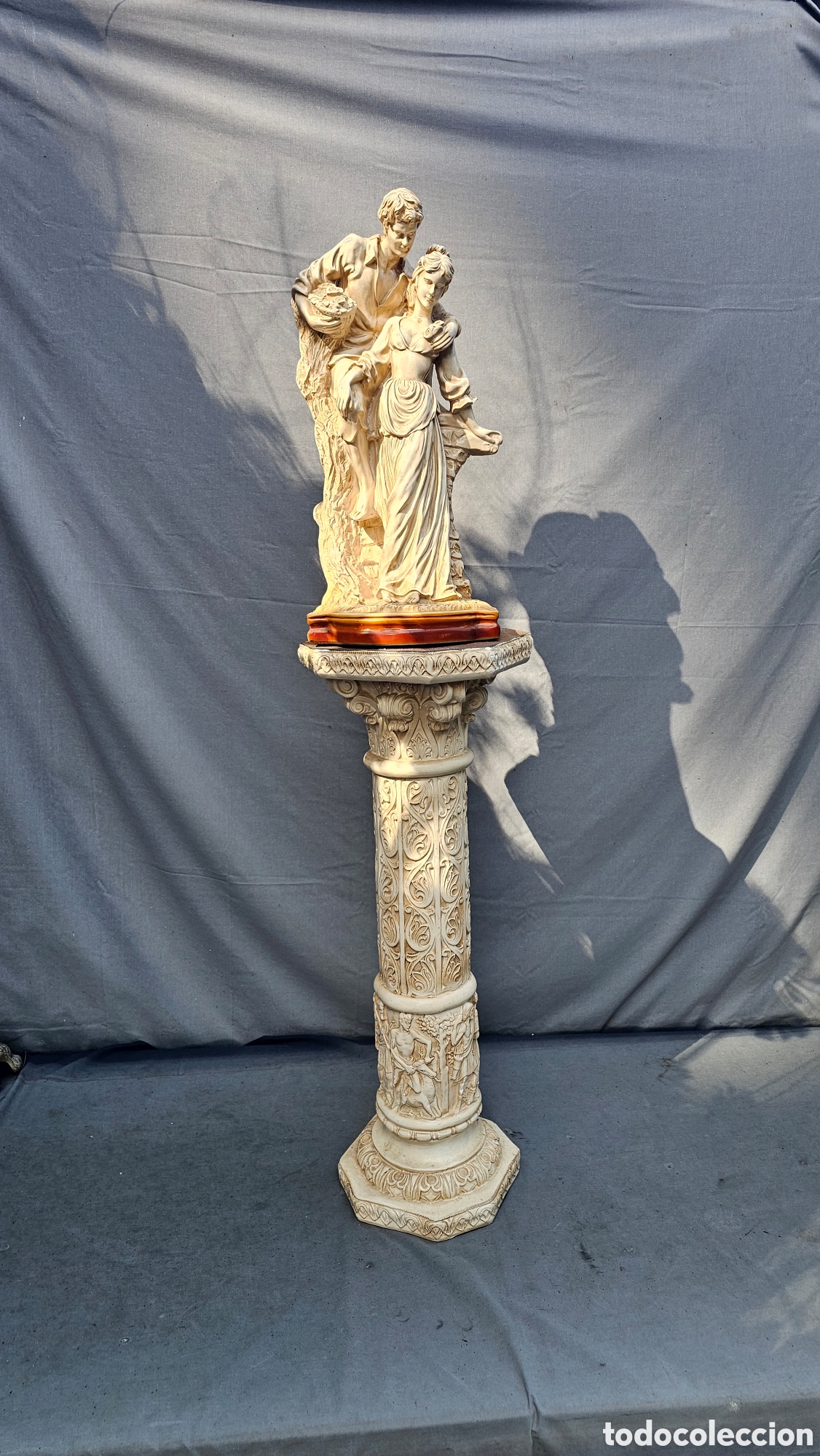 Arte: Columna con escultura