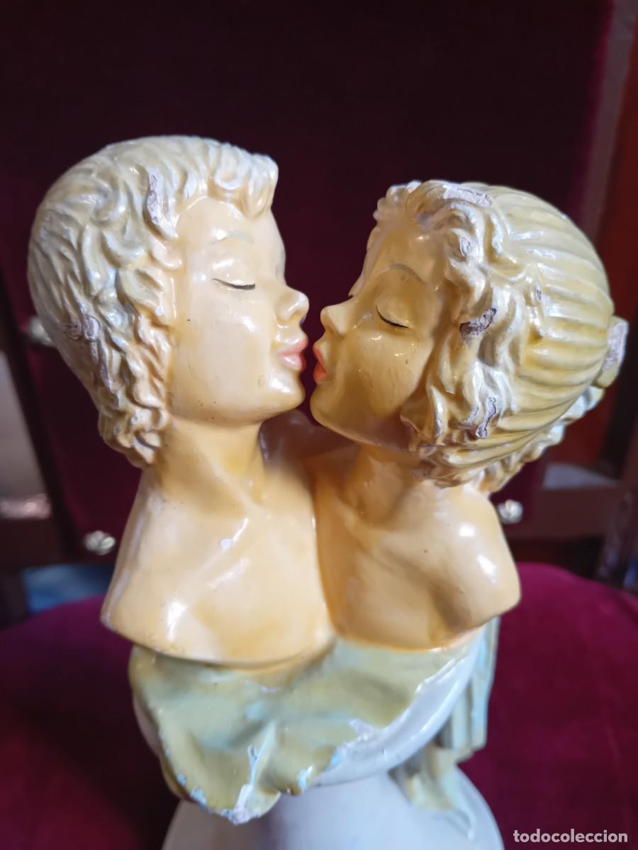 Arte: Bustos de enamorados en pedestal - Foto 2