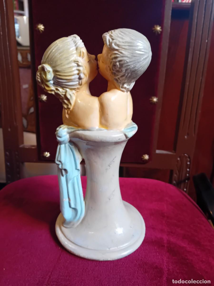 Arte: Bustos de enamorados en pedestal - Foto 4