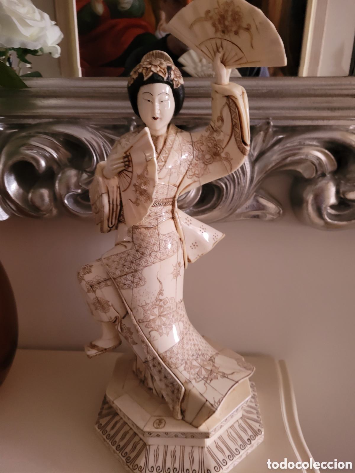 Arte: Figura de geisha con abanico - Foto 1