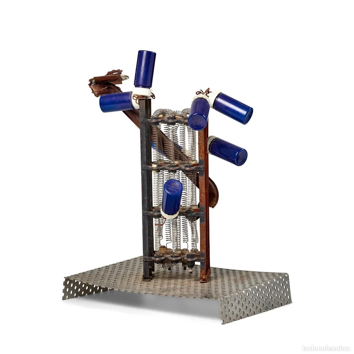 Arte: George Herms &ndash; Tower Rose &ndash; Escultura de ensamblaje, arte contempor&aacute;neo