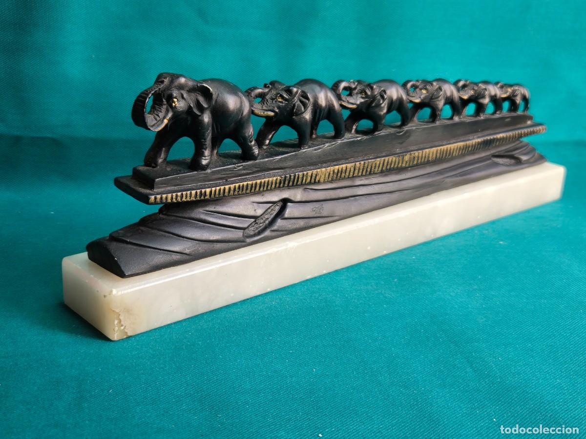 Arte: BONITA ESCULTURA DE ELEFANTES EN RESINA