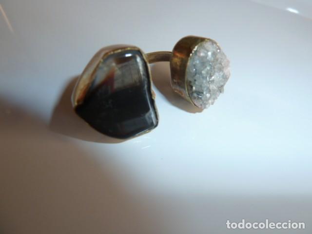 Artesan&iacute;a: Original anillo en metal y piedra. - Foto 1