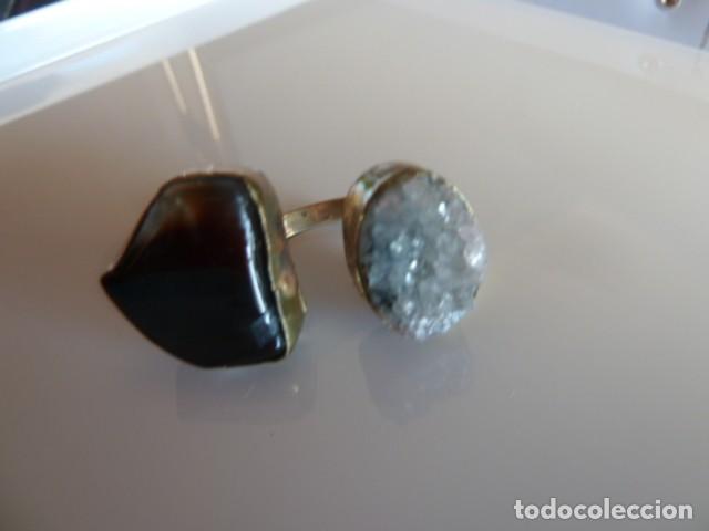 Artesan&iacute;a: Original anillo en metal y piedra. - Foto 2