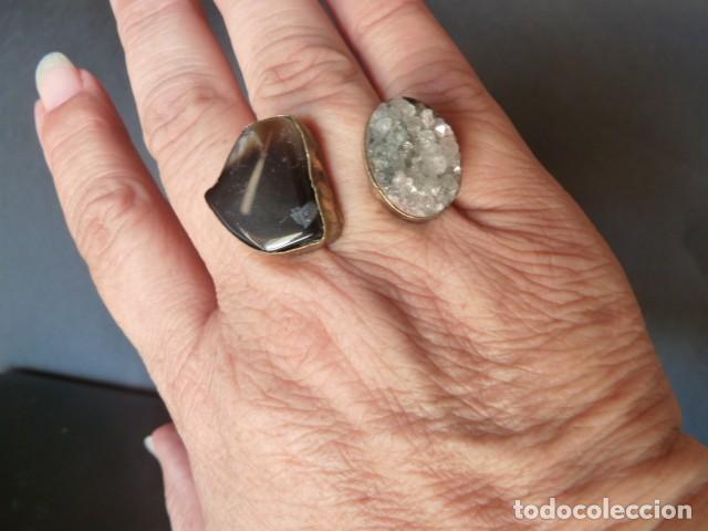 Artesan&iacute;a: Original anillo en metal y piedra. - Foto 3