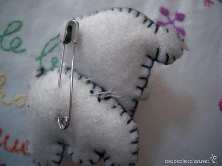 Artesan&iacute;a: Broche vaca fieltro - Foto 2