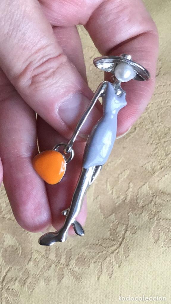 Artesan&iacute;a: BROCHE CON FORMA DE CHICA CON BOLSO - Foto 8