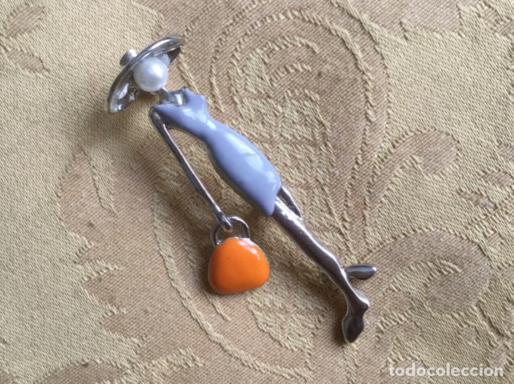 Artesan&iacute;a: BROCHE CON FORMA DE CHICA CON BOLSO - Foto 9