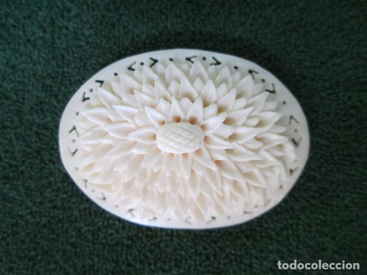 Artesan&iacute;a: Broche tallado - Foto 1