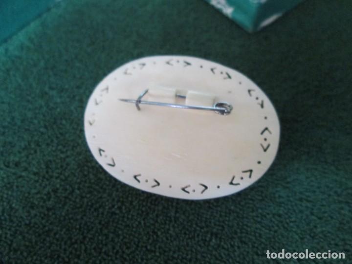 Artesan&iacute;a: Broche tallado - Foto 2