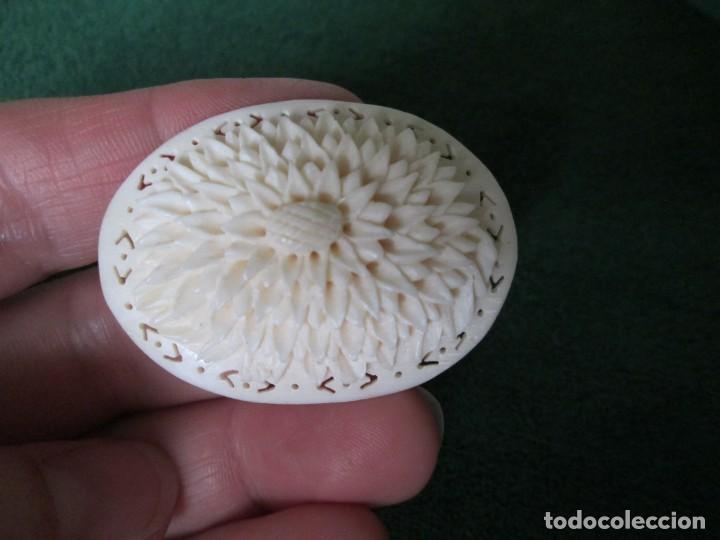 Artesan&iacute;a: Broche tallado - Foto 3
