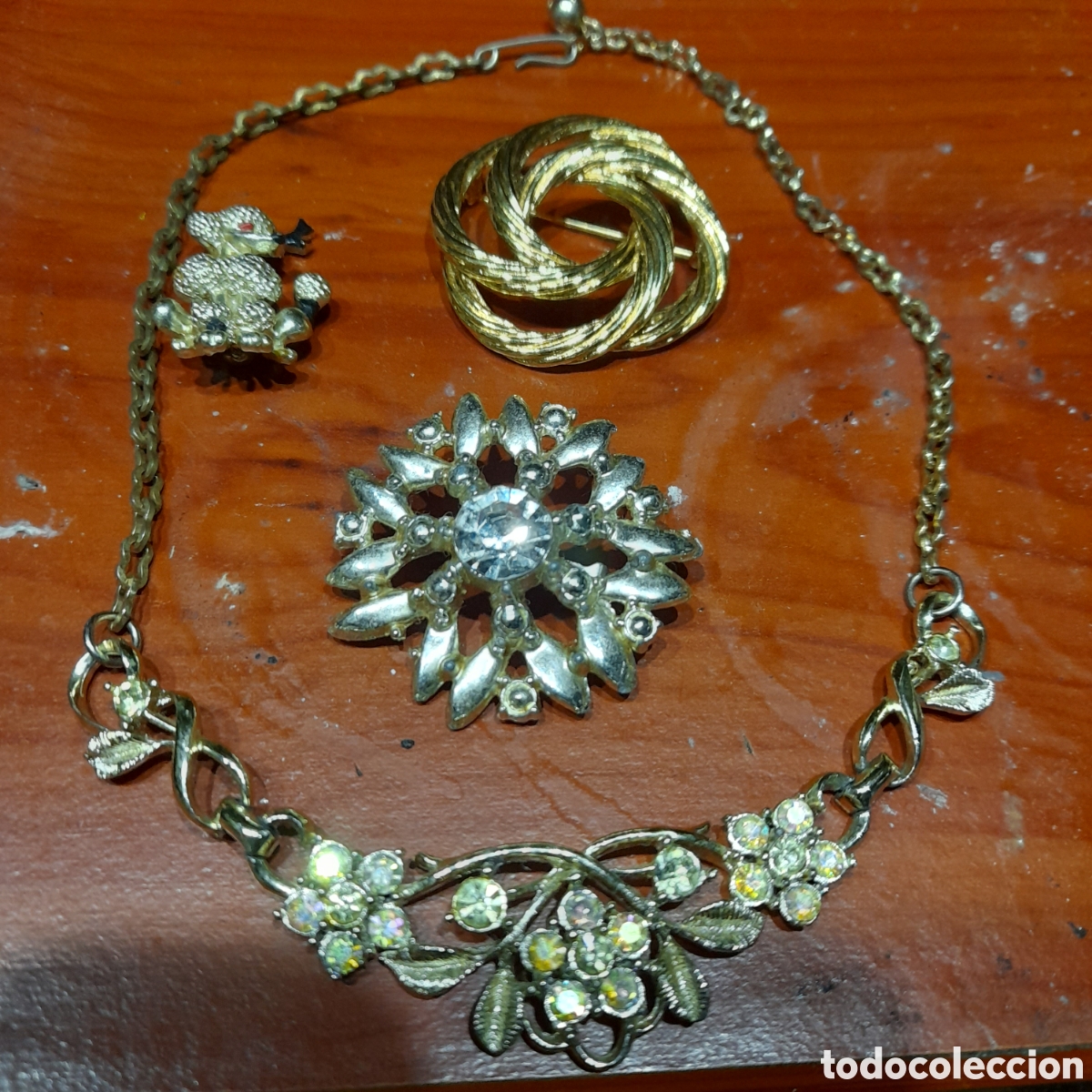 Artesan&iacute;a: Broches y gargantilla - Foto 1