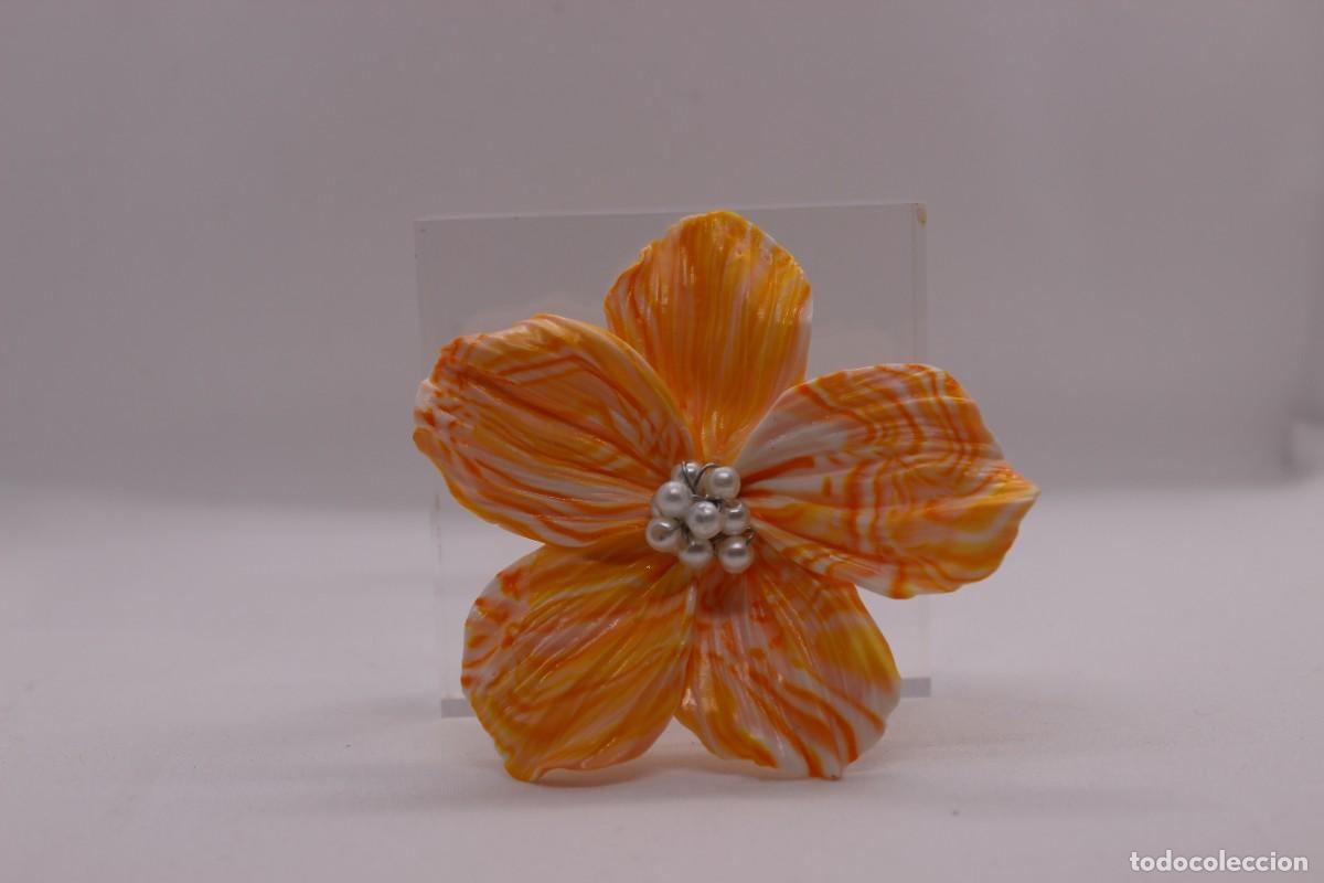 Artesan&iacute;a: Broche de flor anaranjado. - Foto 1