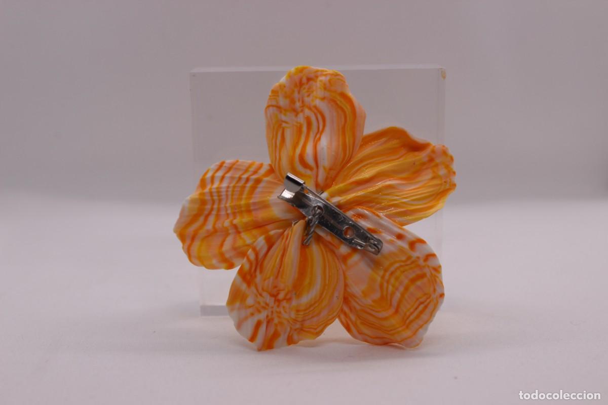 Artesan&iacute;a: Broche de flor anaranjado. - Foto 2