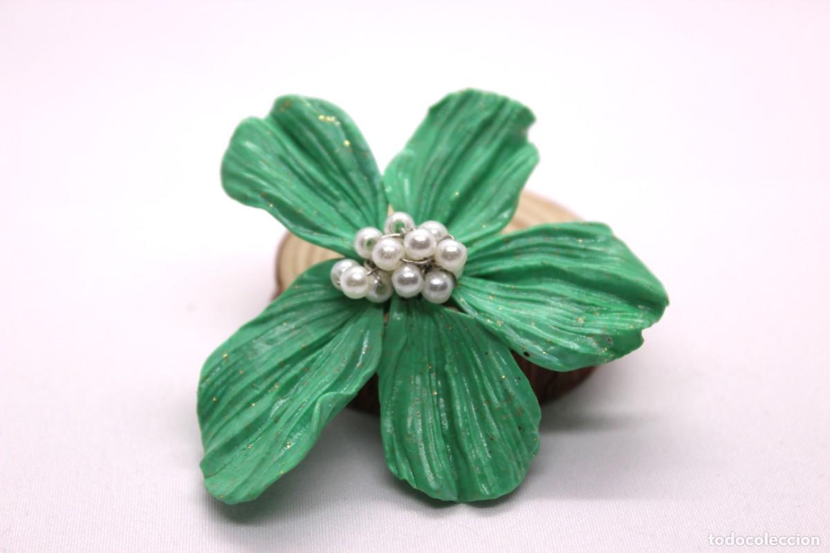 Artesan&iacute;a: Broche de flor verde. - Foto 1