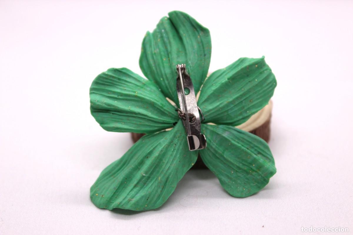 Artesan&iacute;a: Broche de flor verde. - Foto 2