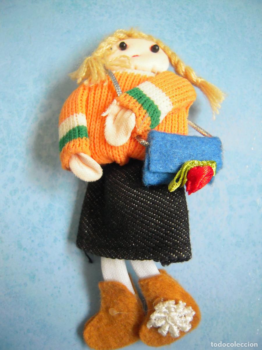 Artesan&iacute;a: Broche chica con bolso - Foto 1