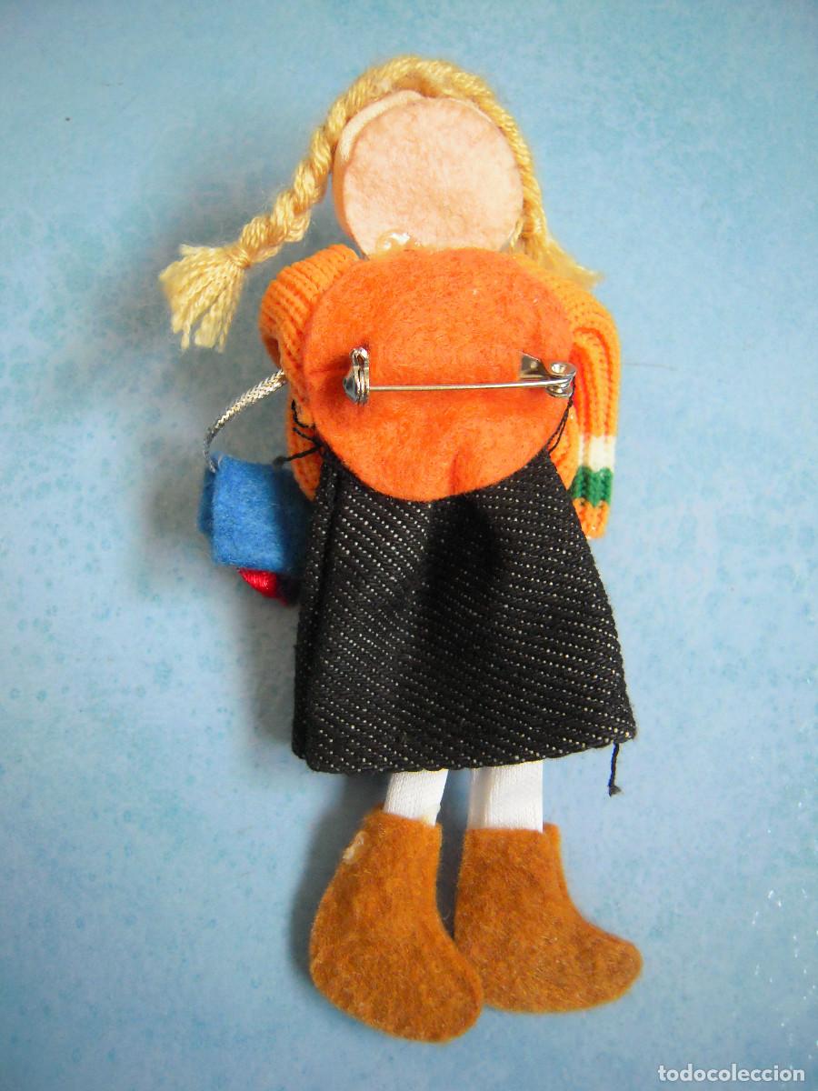 Artesan&iacute;a: Broche chica con bolso - Foto 6
