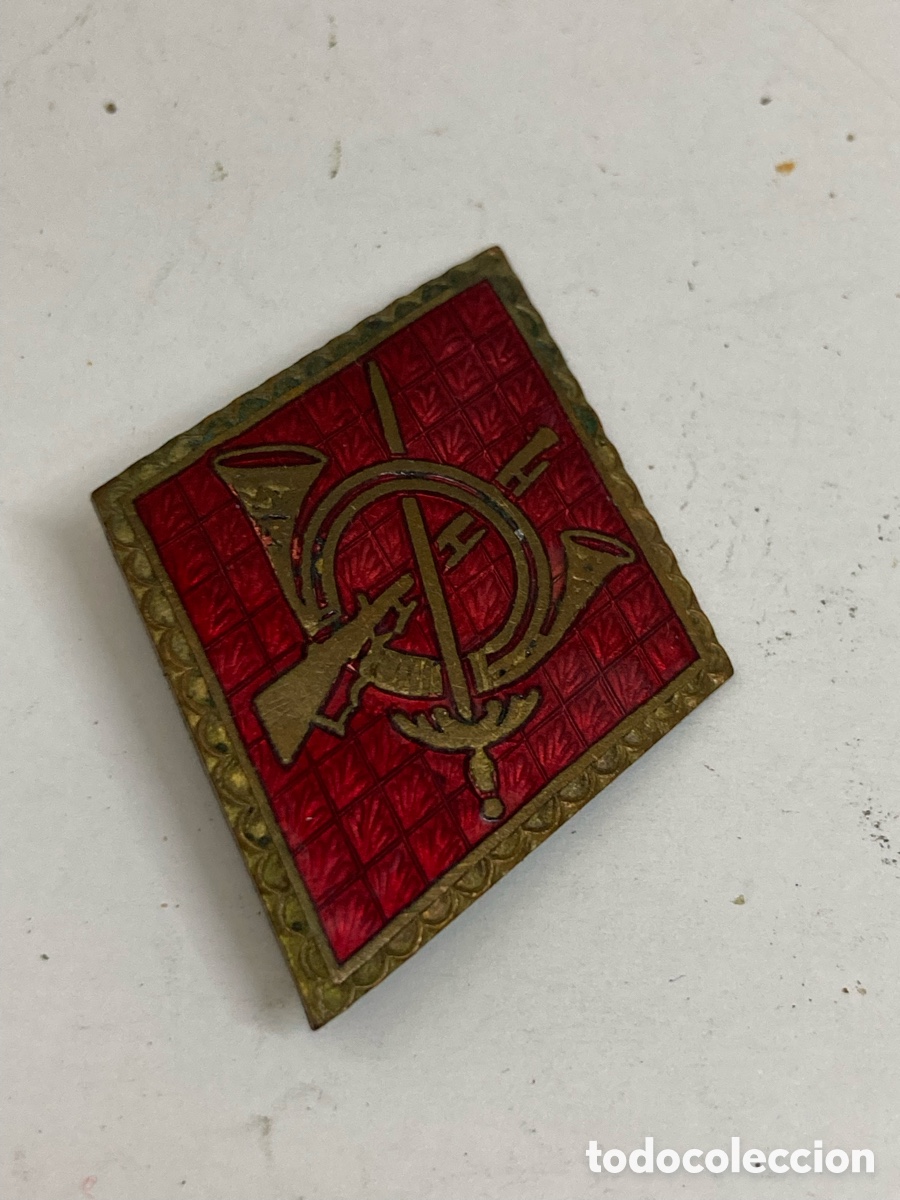 Artesan&iacute;a: Broche de metal militar