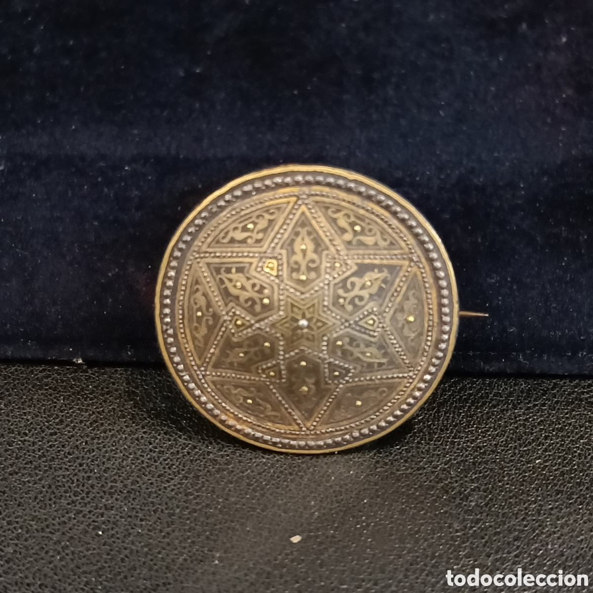 Artesan&iacute;a: Broche de damasco de Mariano &Aacute;lvarez.