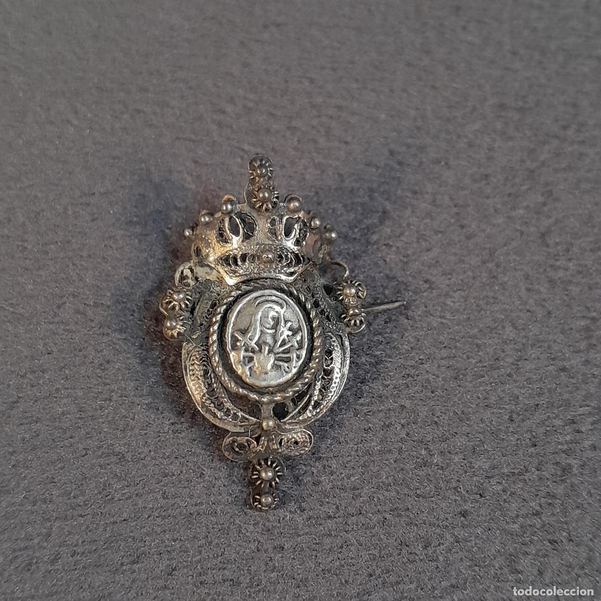 Artesan&iacute;a: J-4609. BROCHE DEVOCIONAL DE LA VIRGEN DE LOS DOLORES EN FILIGRANA DE METAL PLATEADO. S.XX