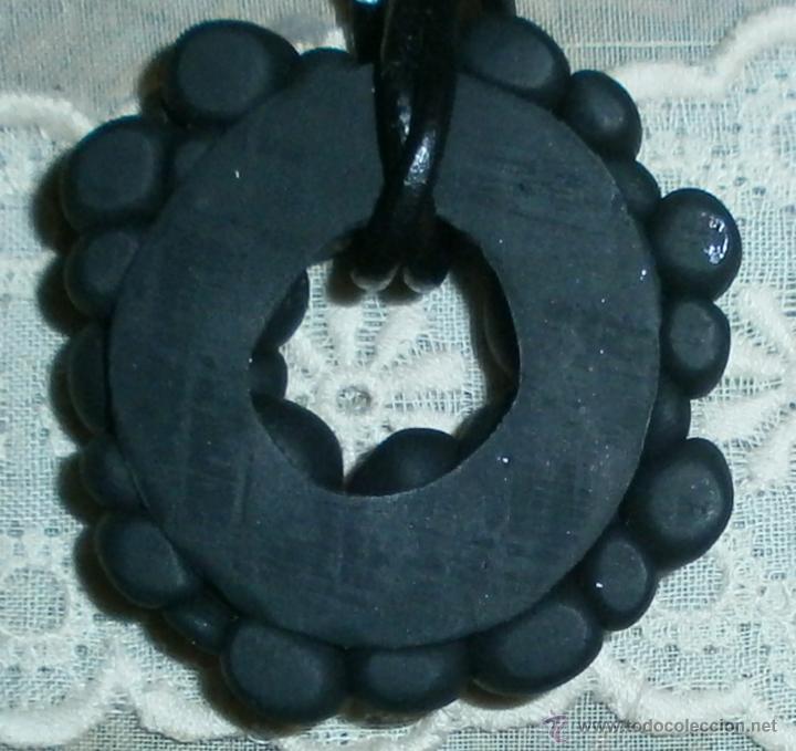 Artesanía: C7 Collar corto / gargantilla - Bolitas negras con cordón cuero - Extensible - Foto 6 - 44910782