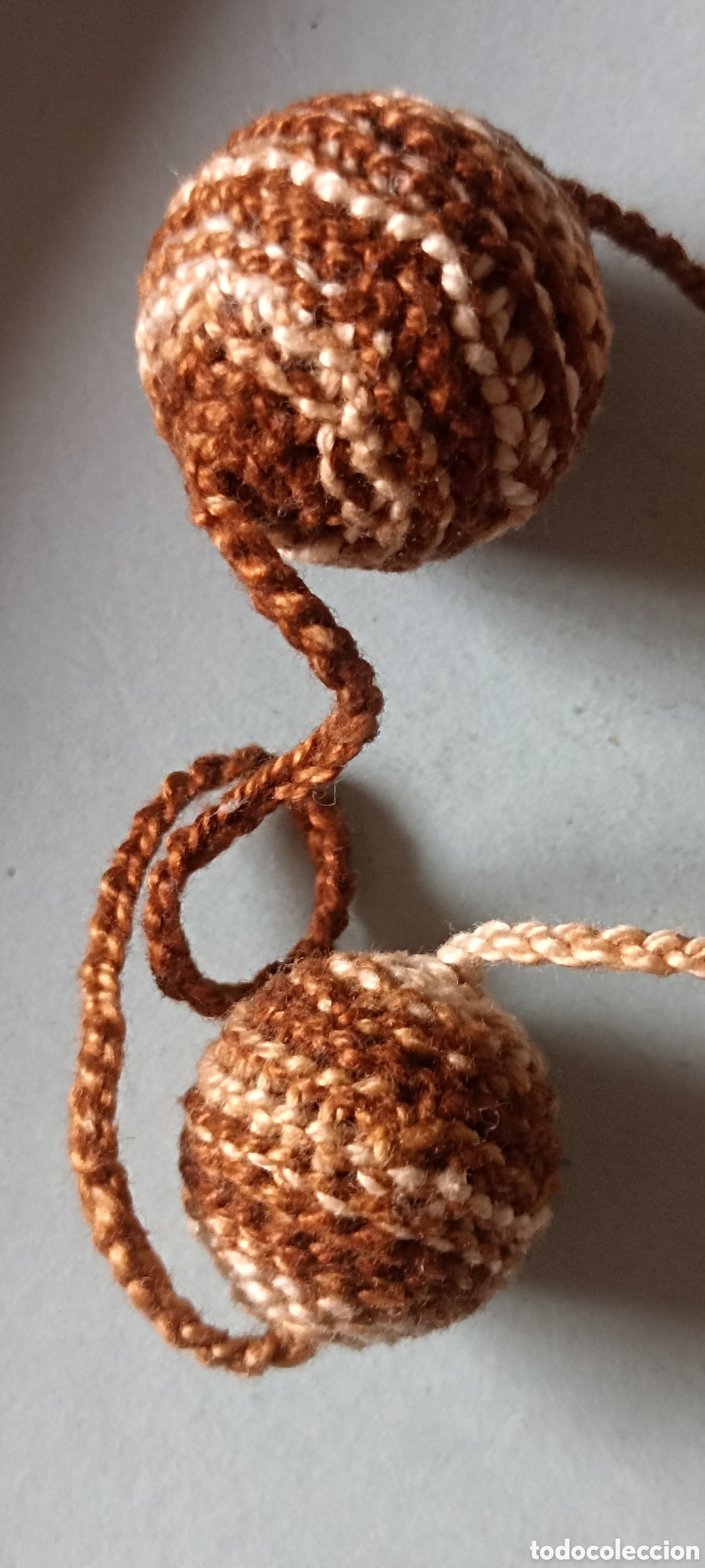Artesan&iacute;a: Collar artesanal de ganchillo marr&oacute;n con bolas - Foto 2