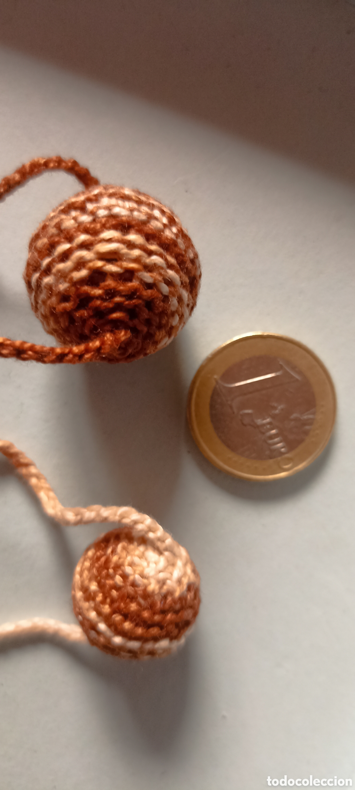 Artesan&iacute;a: Collar artesanal de ganchillo marr&oacute;n con bolas - Foto 4
