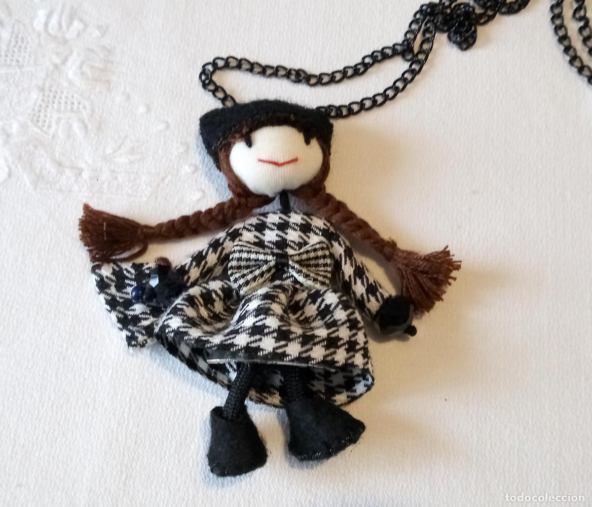 Artesan&iacute;a: Cadena con colgante de mu&ntilde;eca de trapo - Foto 3
