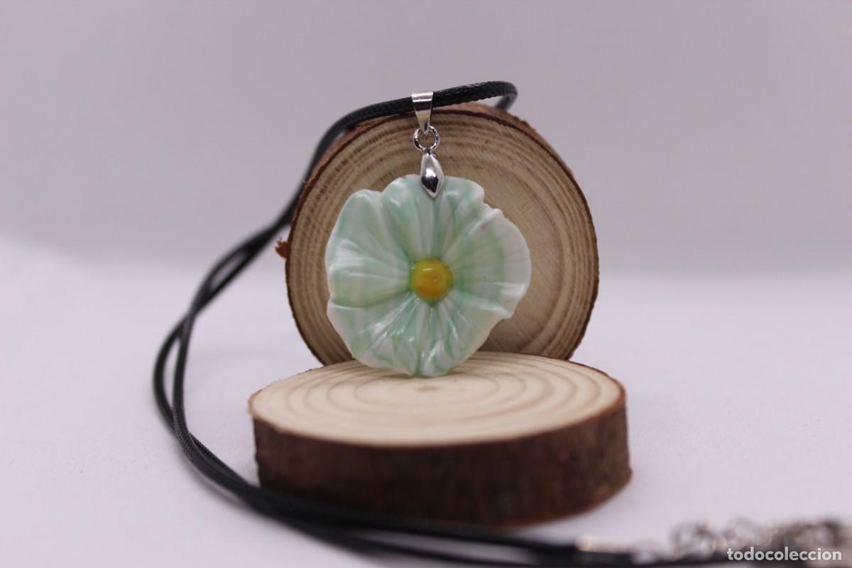 Artesan&iacute;a: Collar con forma de flor verde - Foto 4