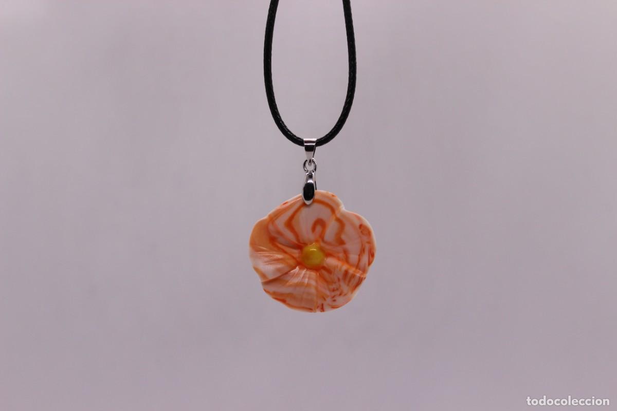 Artesan&iacute;a: Collar de flor naranja pastel. - Foto 1
