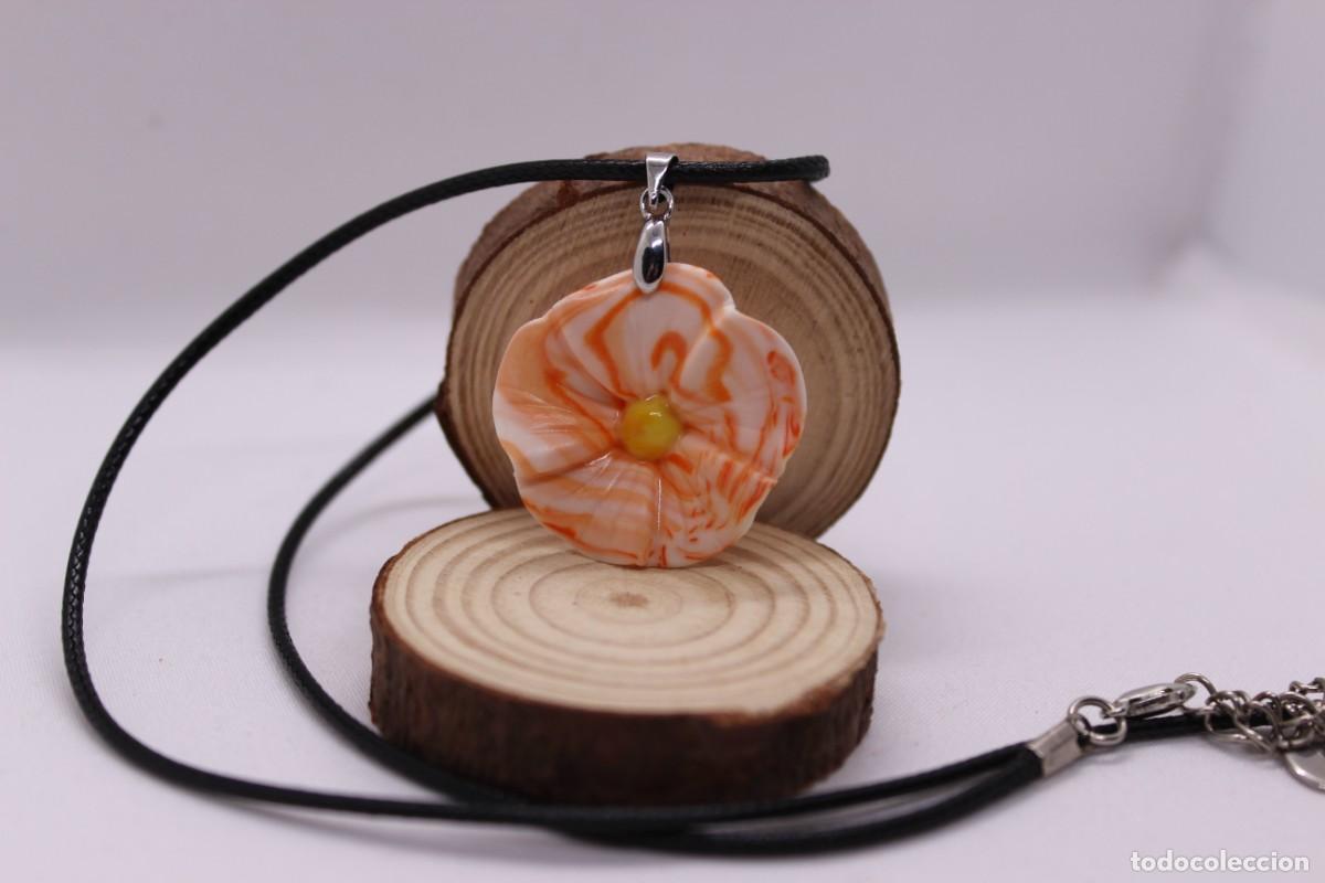 Artesan&iacute;a: Collar de flor naranja pastel. - Foto 2