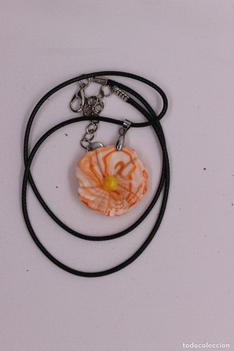Artesan&iacute;a: Collar de flor naranja pastel. - Foto 3