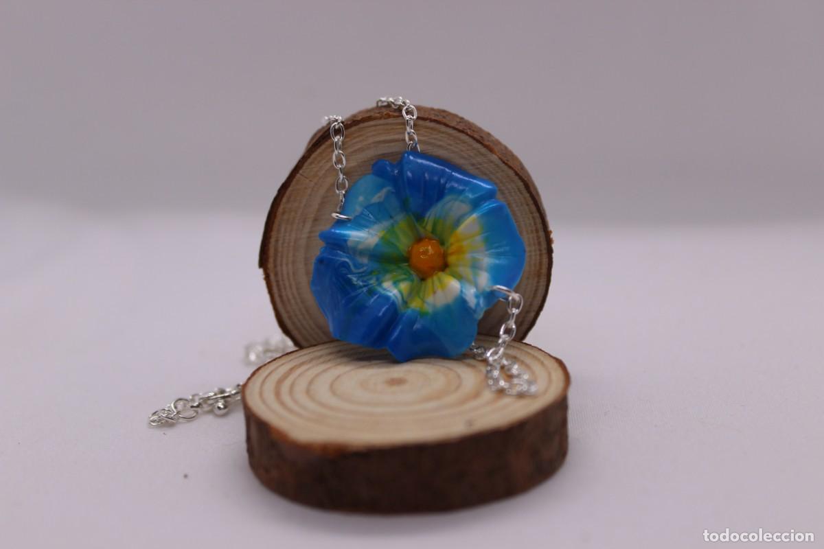 Artesan&iacute;a: Collar de flor azul. - Foto 1