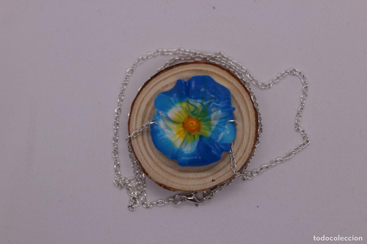 Artesan&iacute;a: Collar de flor azul. - Foto 2